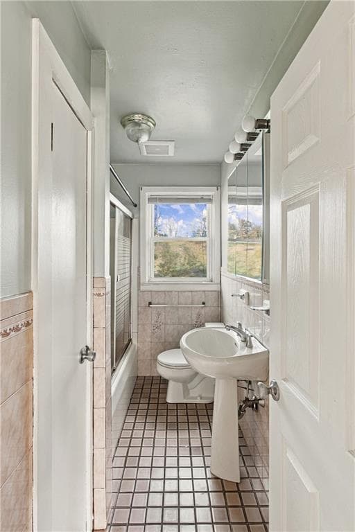 Single Family Residence at 136 Durfee Road, Tiverton, photo 13 of 39