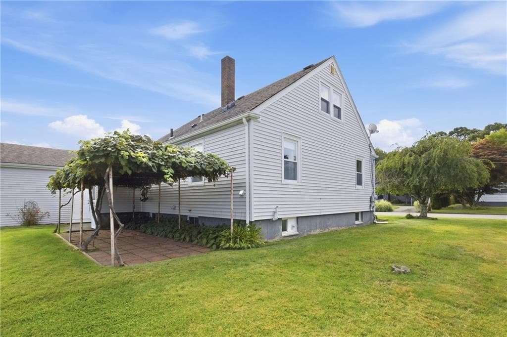 Single Family Residence at 136 Durfee Road, Tiverton, photo 38 of 39