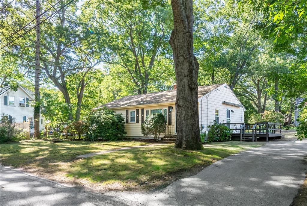 Single Family Residence at 133 Inman Avenue, Warwick, photo 2 of 31