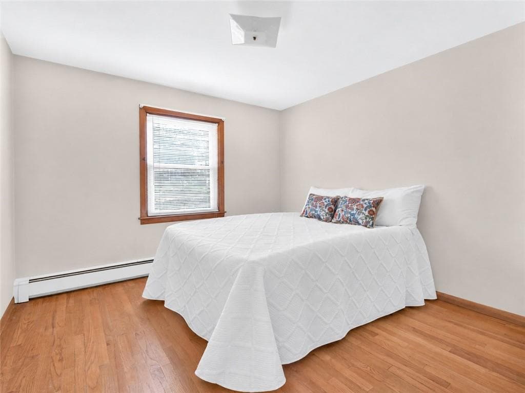 Single Family Residence at 133 Inman Avenue, Warwick, photo 16 of 31