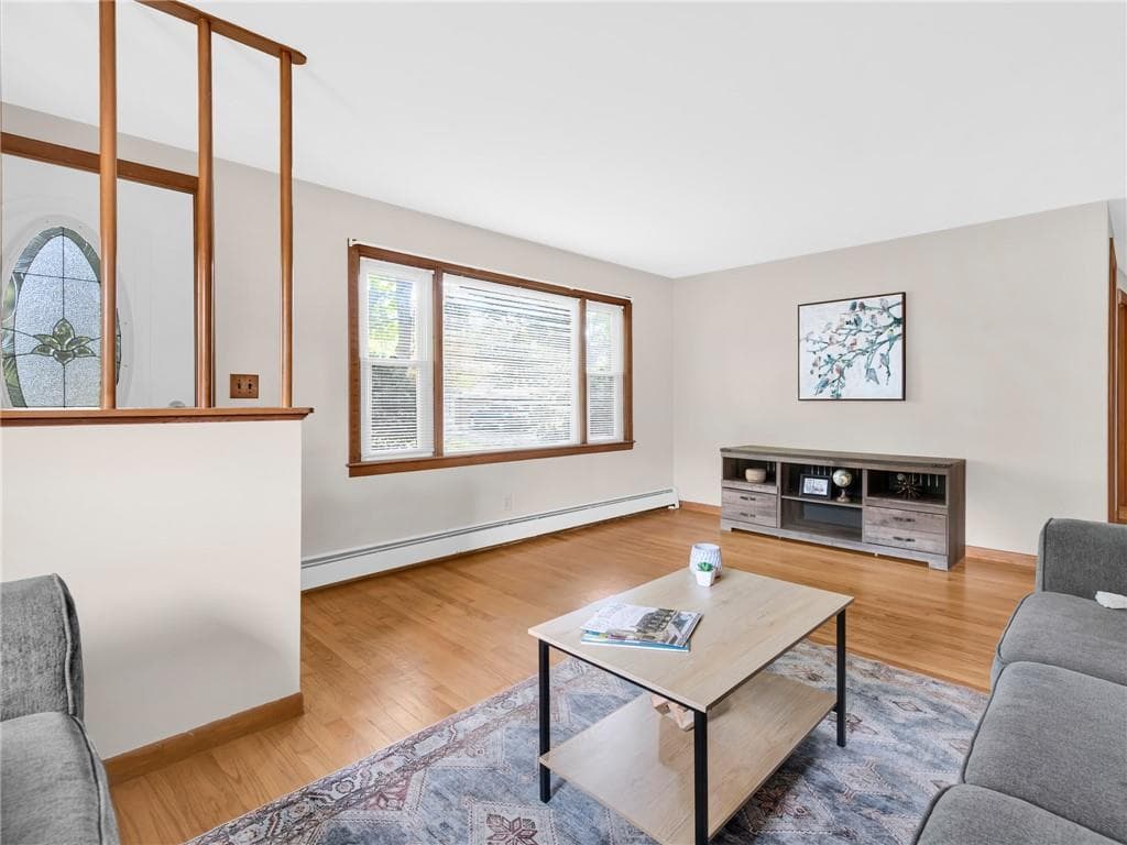 Single Family Residence at 133 Inman Avenue, Warwick, photo 7 of 31