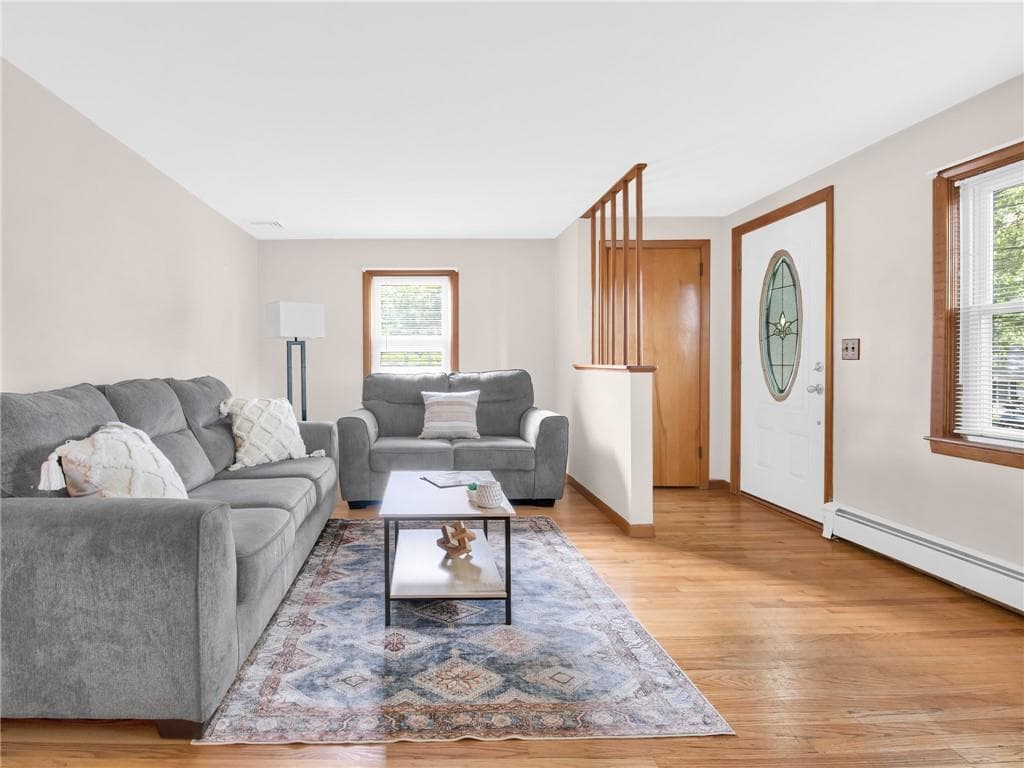 Single Family Residence at 133 Inman Avenue, Warwick, photo 5 of 31