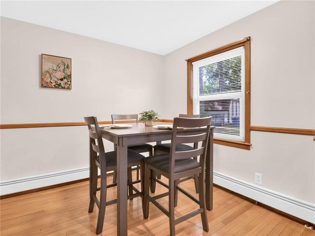 Single Family Residence at 133 Inman Avenue, Warwick, photo 9 of 31