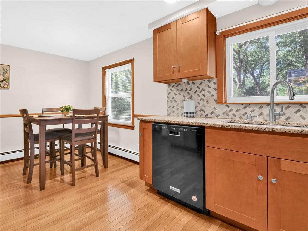 Single Family Residence at 133 Inman Avenue, Warwick, photo 11 of 31
