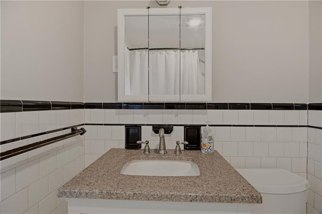 Single Family Residence at 10 Loxley Road, Providence, photo 23 of 34