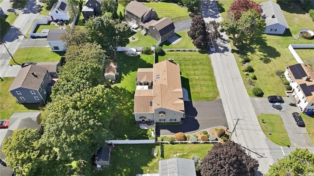 Single Family Residence at 4 Roosevelt Drive, Bristol, photo 25 of 50