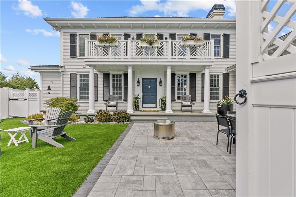 Single Family Residence at 59 Carnegie Harbor Drive, Portsmouth, photo 2 of 50