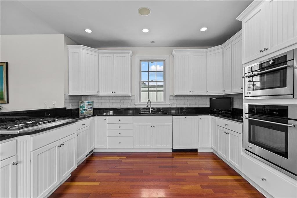 Single Family Residence at 59 Carnegie Harbor Drive, Portsmouth, photo 17 of 50