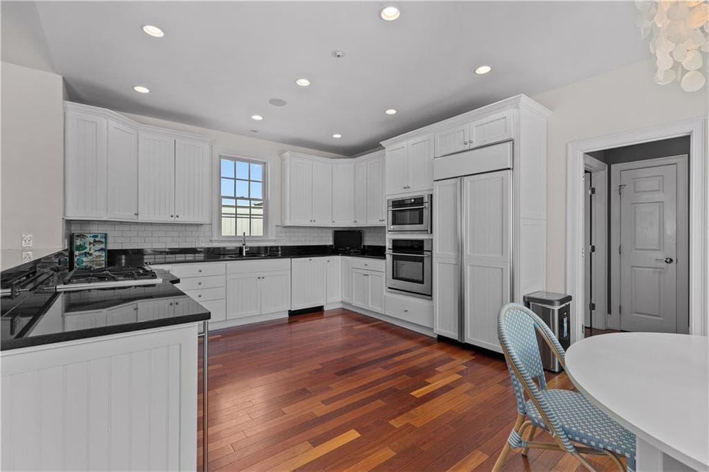 Single Family Residence at 59 Carnegie Harbor Drive, Portsmouth, photo 16 of 50