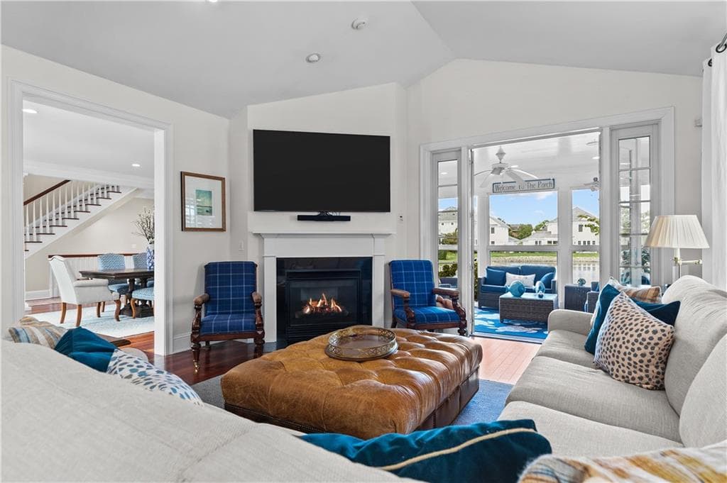 Single Family Residence at 59 Carnegie Harbor Drive, Portsmouth, photo 10 of 50