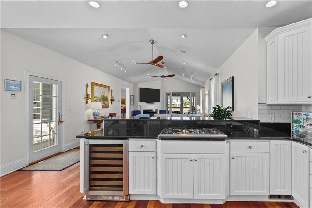 Single Family Residence at 59 Carnegie Harbor Drive, Portsmouth, photo 19 of 50
