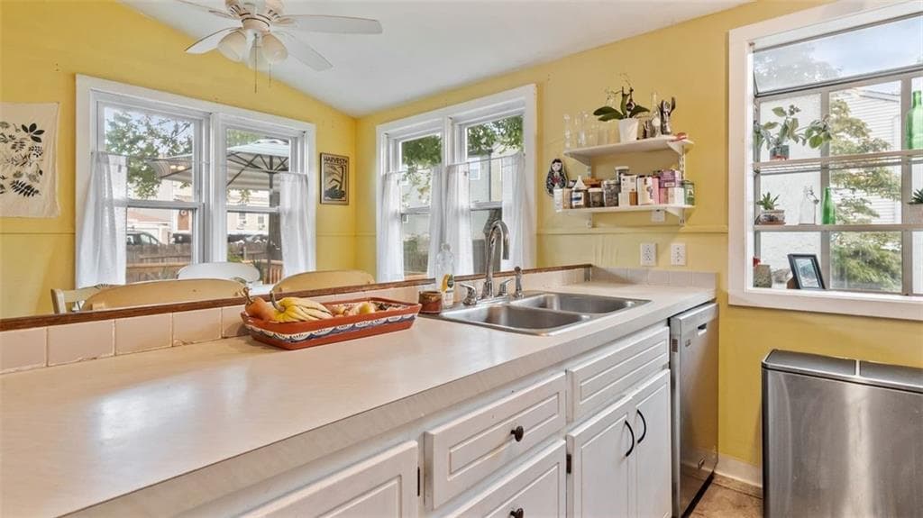 Single Family Residence at 26 Rutherglen Avenue, Providence, photo 9 of 31