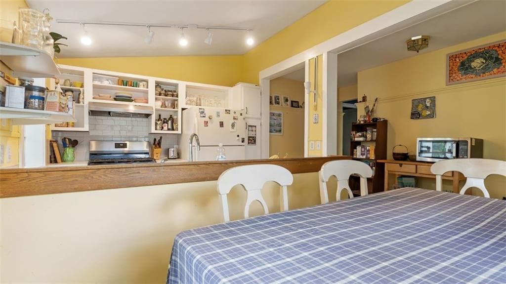 Single Family Residence at 26 Rutherglen Avenue, Providence, photo 11 of 31