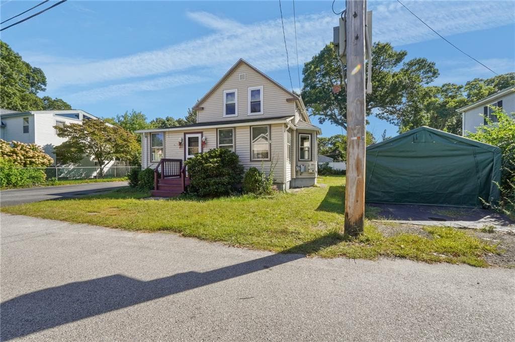 Single Family Residence at 70 Northup Street, Warwick, photo 7 of 29