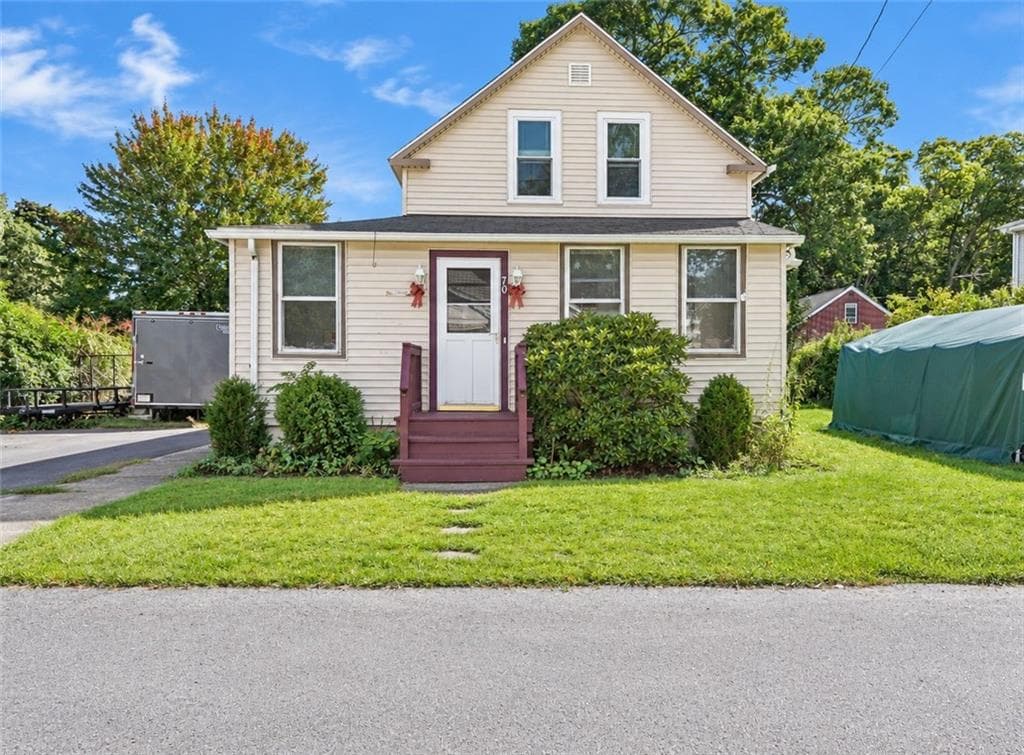 Single Family Residence at 70 Northup Street, Warwick, photo 5 of 29