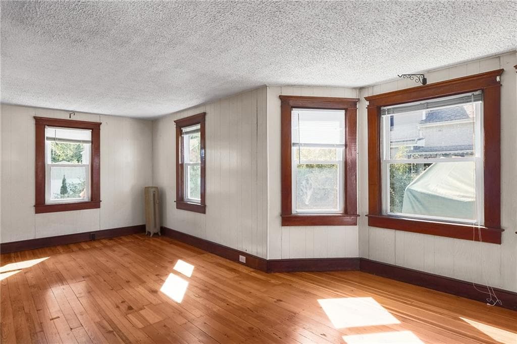 Single Family Residence at 70 Northup Street, Warwick, photo 9 of 29