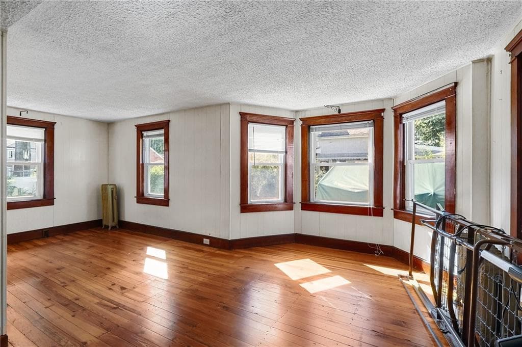 Single Family Residence at 70 Northup Street, Warwick, photo 10 of 29
