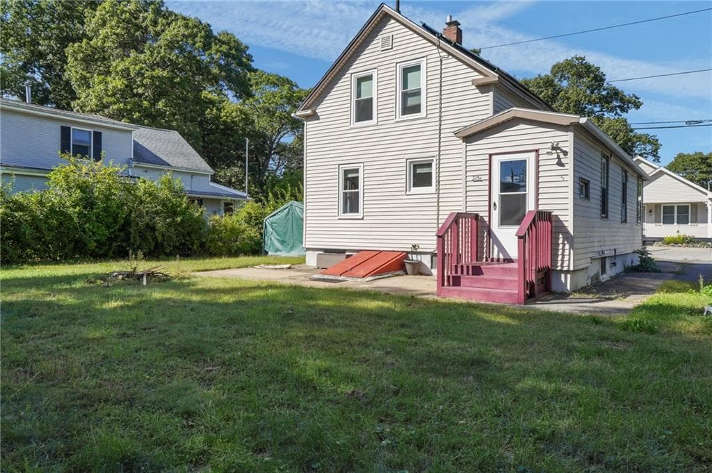 Single Family Residence at 70 Northup Street, Warwick, photo 4 of 29