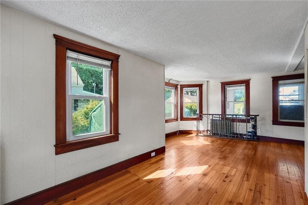 Single Family Residence at 70 Northup Street, Warwick, photo 8 of 29