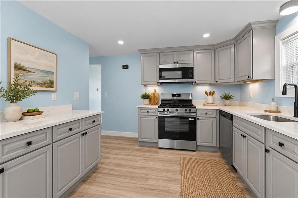 Single Family Residence at 95 Harmony Court, Warwick, photo 7 of 36