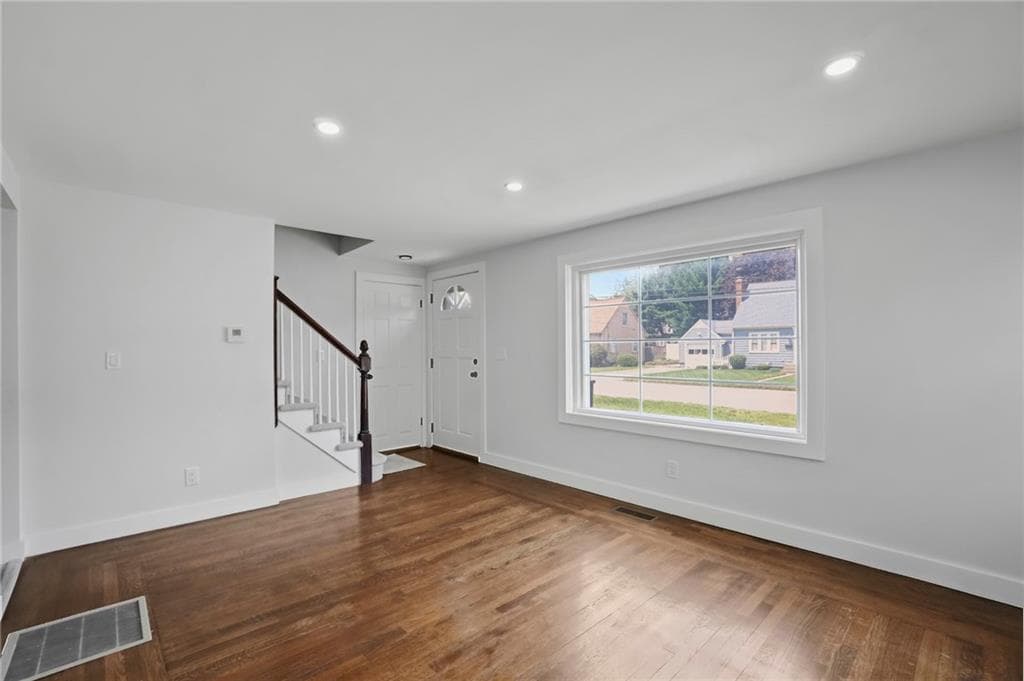Single Family Residence at 95 Harmony Court, Warwick, photo 9 of 36
