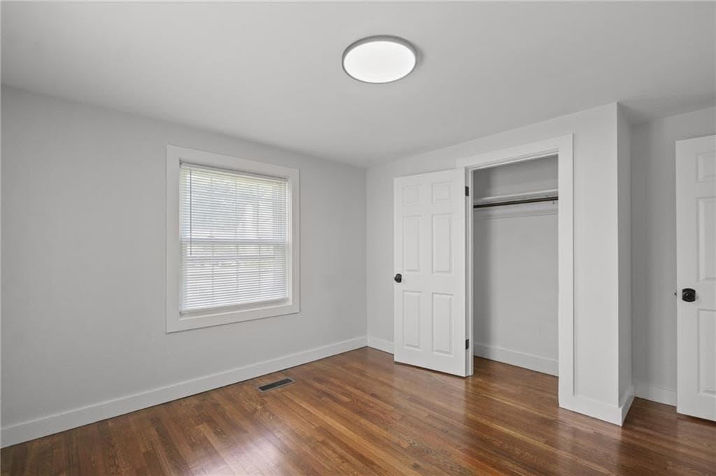 Single Family Residence at 95 Harmony Court, Warwick, photo 14 of 36