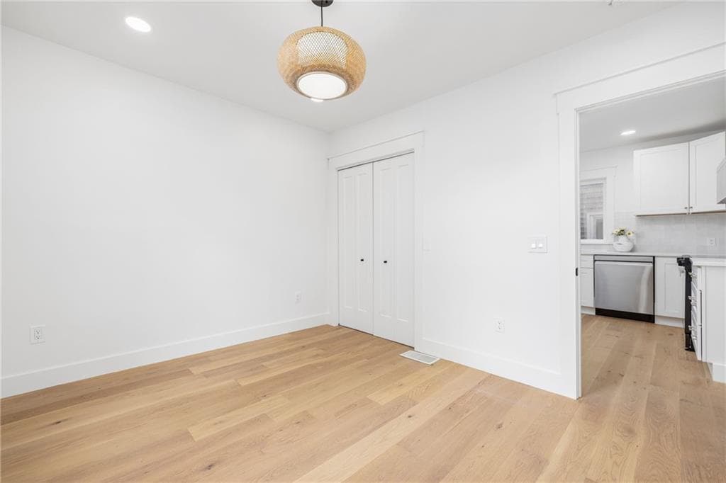 Condominium at 7 Sheffield Avenue UNIT A, Newport, photo 17 of 31