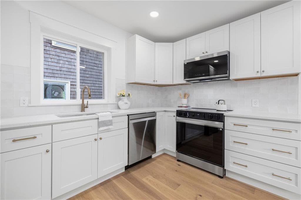 Condominium at 7 Sheffield Avenue UNIT A, Newport, photo 12 of 31