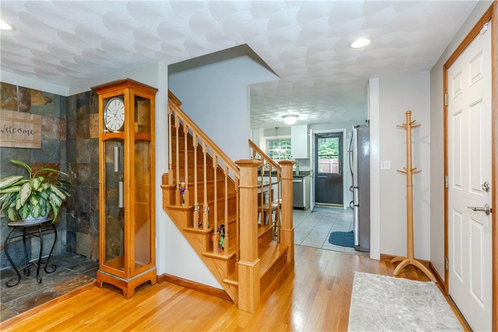 Single Family Residence at 20 Whipple Road, Smithfield, photo 12 of 50
