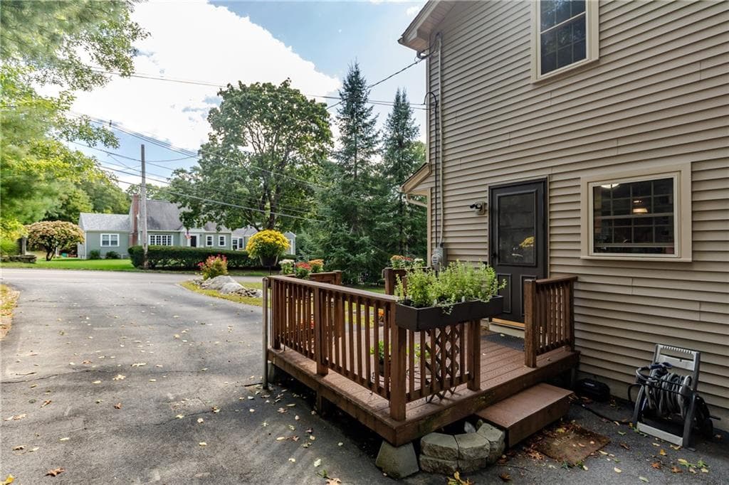 Single Family Residence at 20 Whipple Road, Smithfield, photo 5 of 50