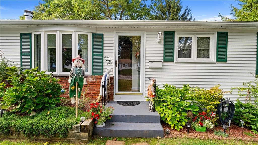 Single Family Residence at 161 Princeton Avenue, Coventry, photo 4 of 43