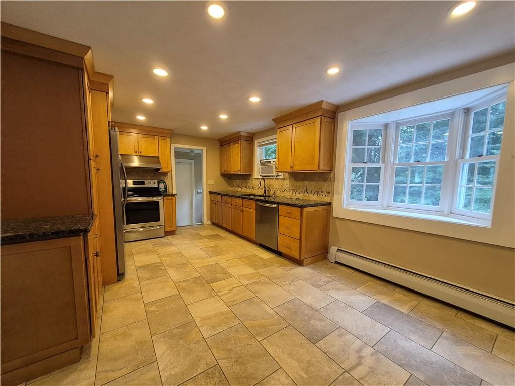 Single Family Residence at 86 Marshall Circle, Coventry, photo 7 of 23