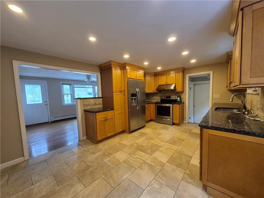 Single Family Residence at 86 Marshall Circle, Coventry, photo 9 of 23