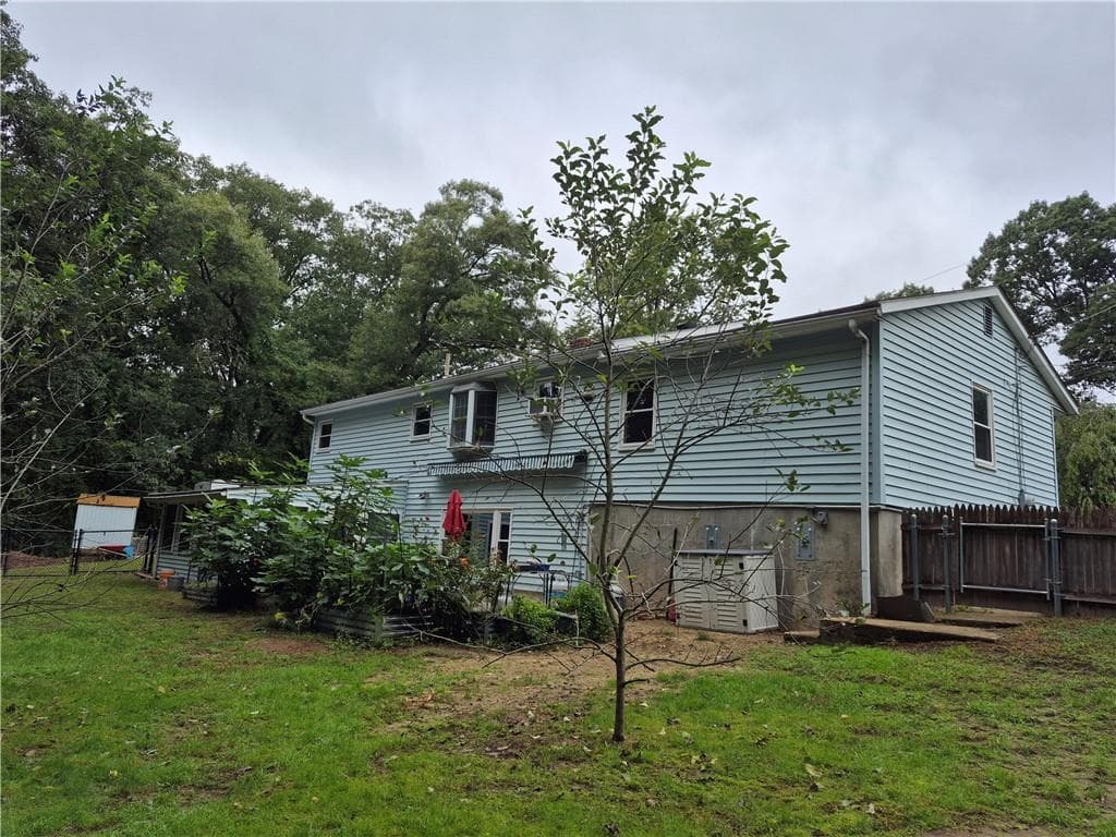 Single Family Residence at 86 Marshall Circle, Coventry, photo 4 of 23