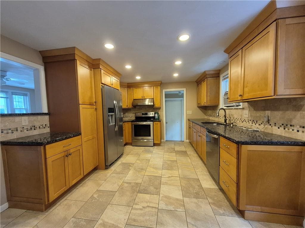 Single Family Residence at 86 Marshall Circle, Coventry, photo 8 of 23