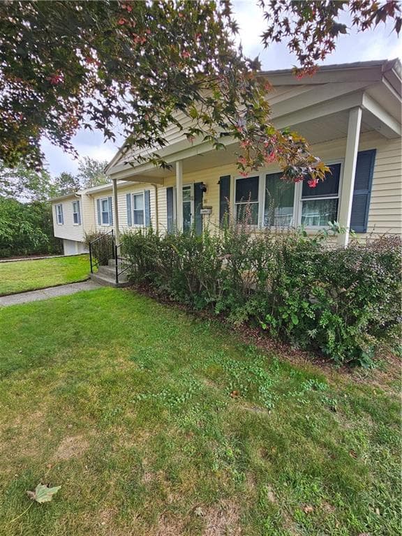 Single Family Residence at 16 Brooks Farm Drive, Bristol, photo 2 of 18