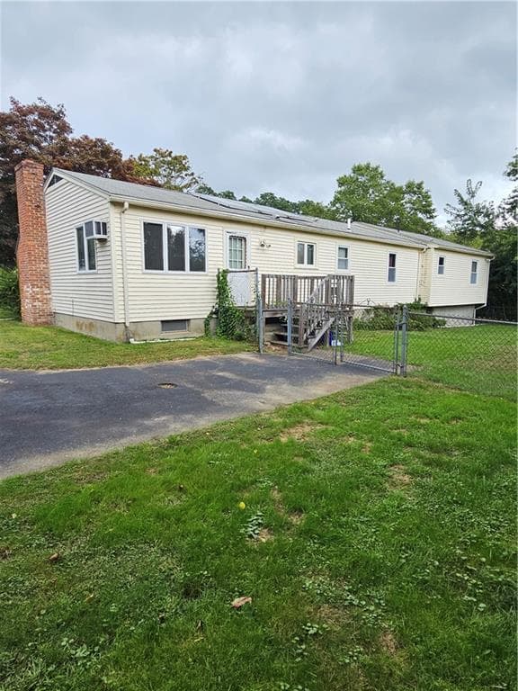 Single Family Residence at 16 Brooks Farm Drive, Bristol, photo 5 of 18