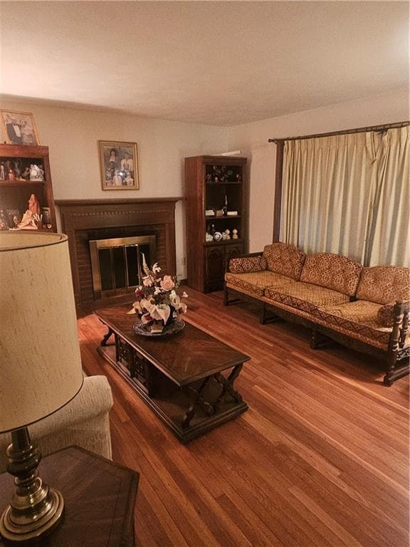Single Family Residence at 16 Brooks Farm Drive, Bristol, photo 9 of 18