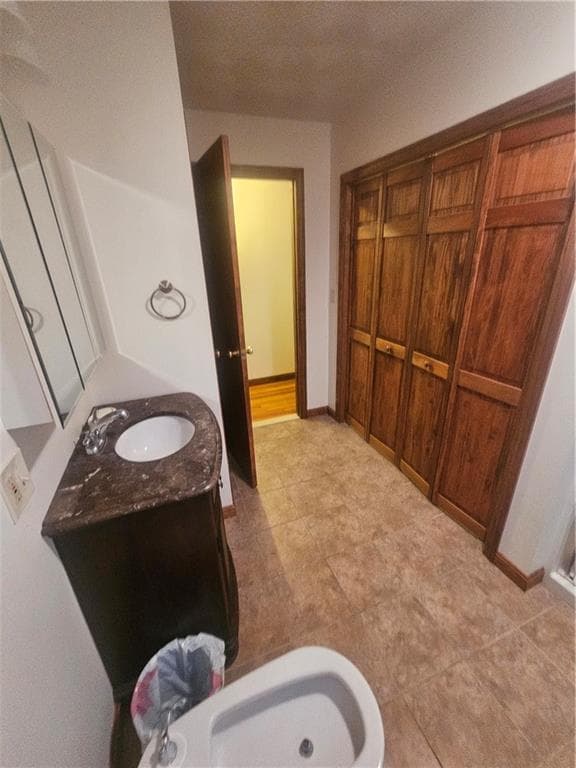 Single Family Residence at 16 Brooks Farm Drive, Bristol, photo 11 of 18