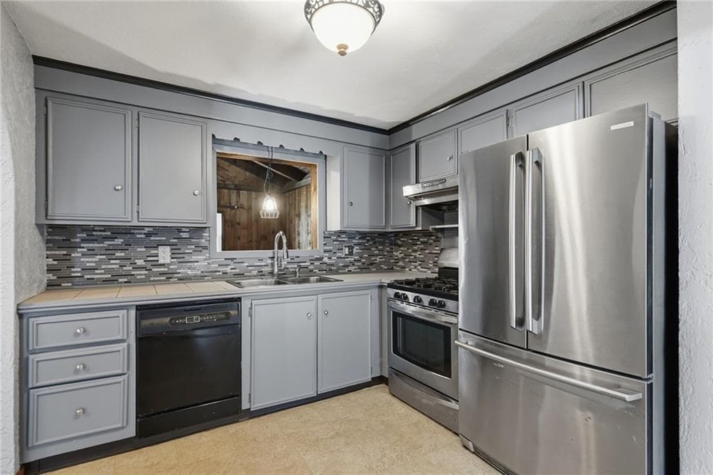 Multi Family at 213 Villa Avenue, North Providence, photo 9 of 50