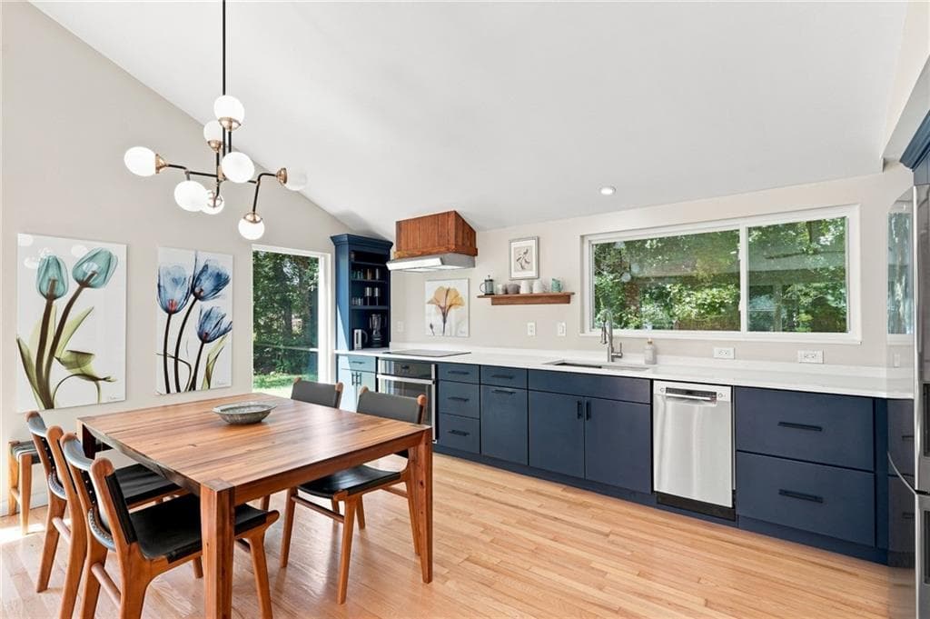 Single Family Residence at 42 Sherman Avenue, South Kingstown, photo 10 of 32