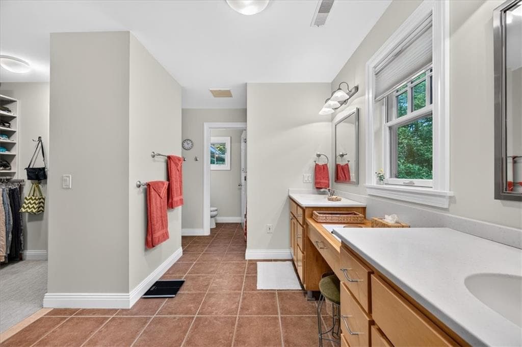 Single Family Residence at 10 Pinecrest Road, Richmond, photo 23 of 50