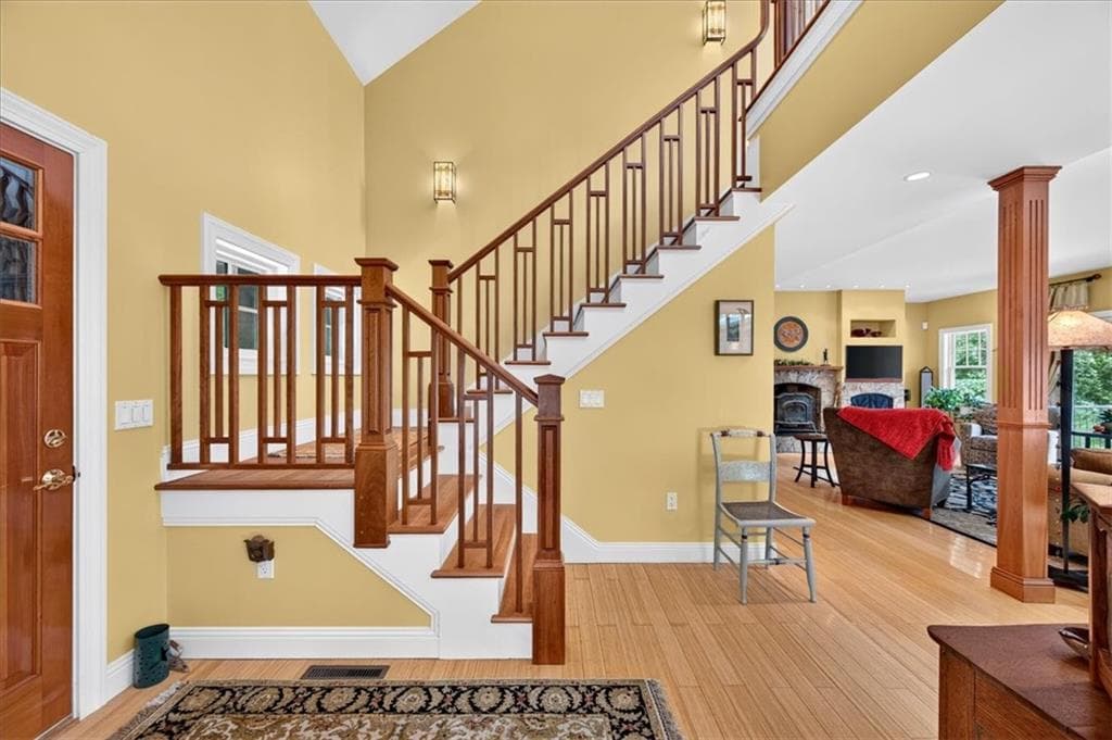 Single Family Residence at 10 Pinecrest Road, Richmond, photo 7 of 50