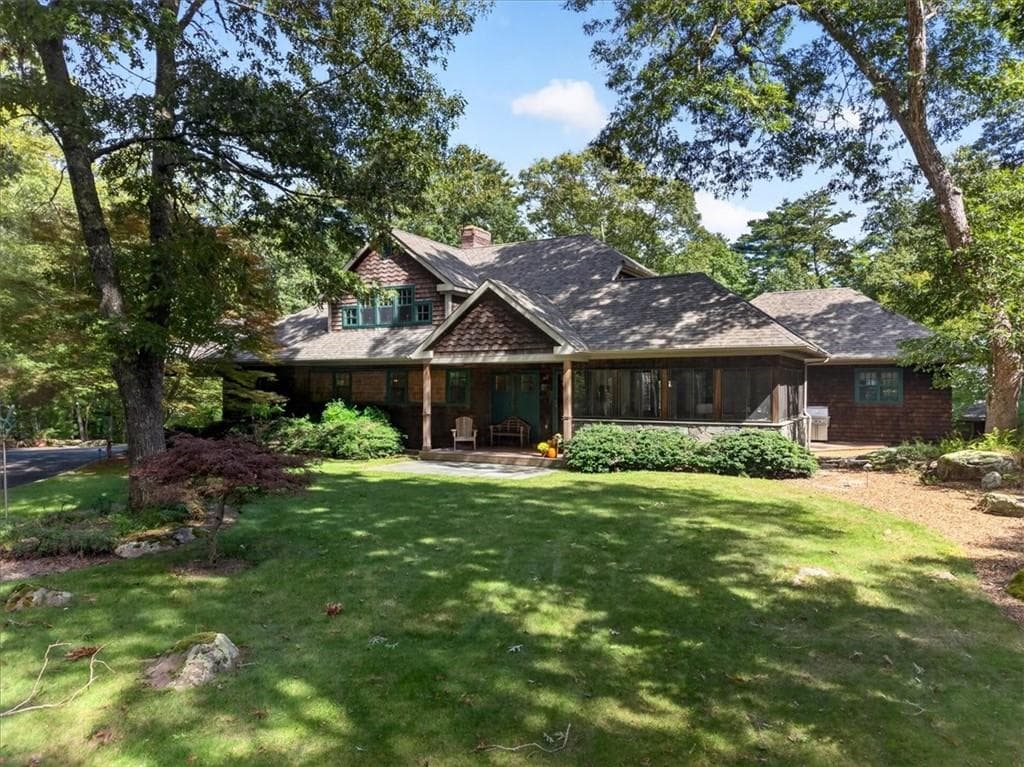 Single Family Residence at 10 Pinecrest Road, Richmond, photo 3 of 50