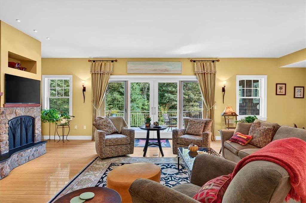 Single Family Residence at 10 Pinecrest Road, Richmond, photo 9 of 50