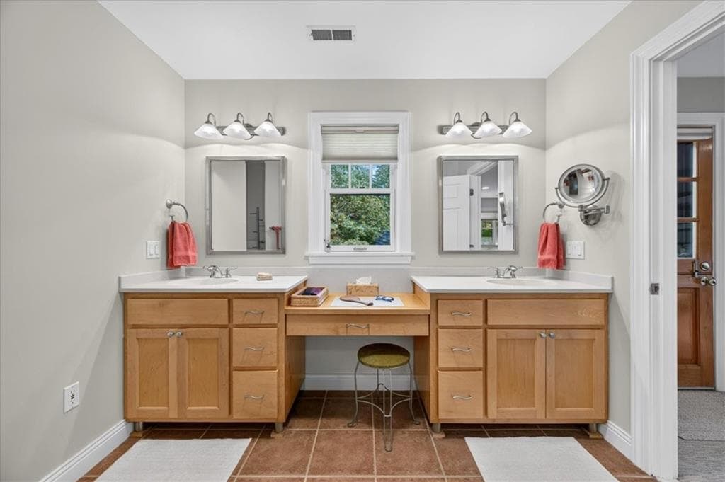 Single Family Residence at 10 Pinecrest Road, Richmond, photo 24 of 50