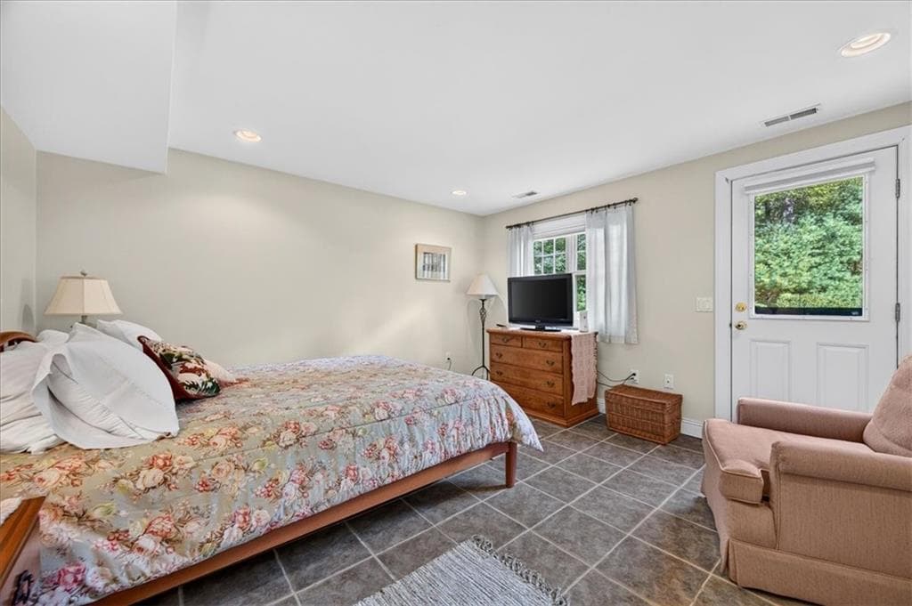 Single Family Residence at 10 Pinecrest Road, Richmond, photo 30 of 50