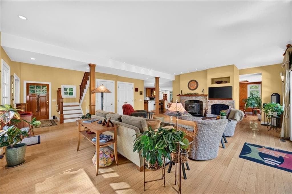 Single Family Residence at 10 Pinecrest Road, Richmond, photo 10 of 50