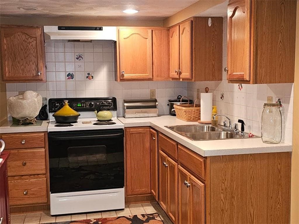 Single Family Residence at 94 Coolspring Drive, Cranston, photo 23 of 31