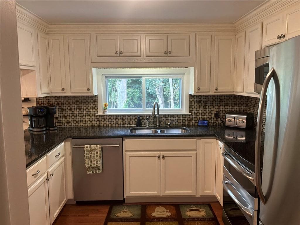 Single Family Residence at 94 Coolspring Drive, Cranston, photo 10 of 31